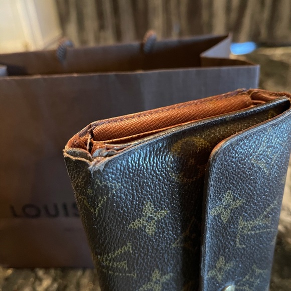 Authentic Louis Vuitton wallet - Picture 4 of 6